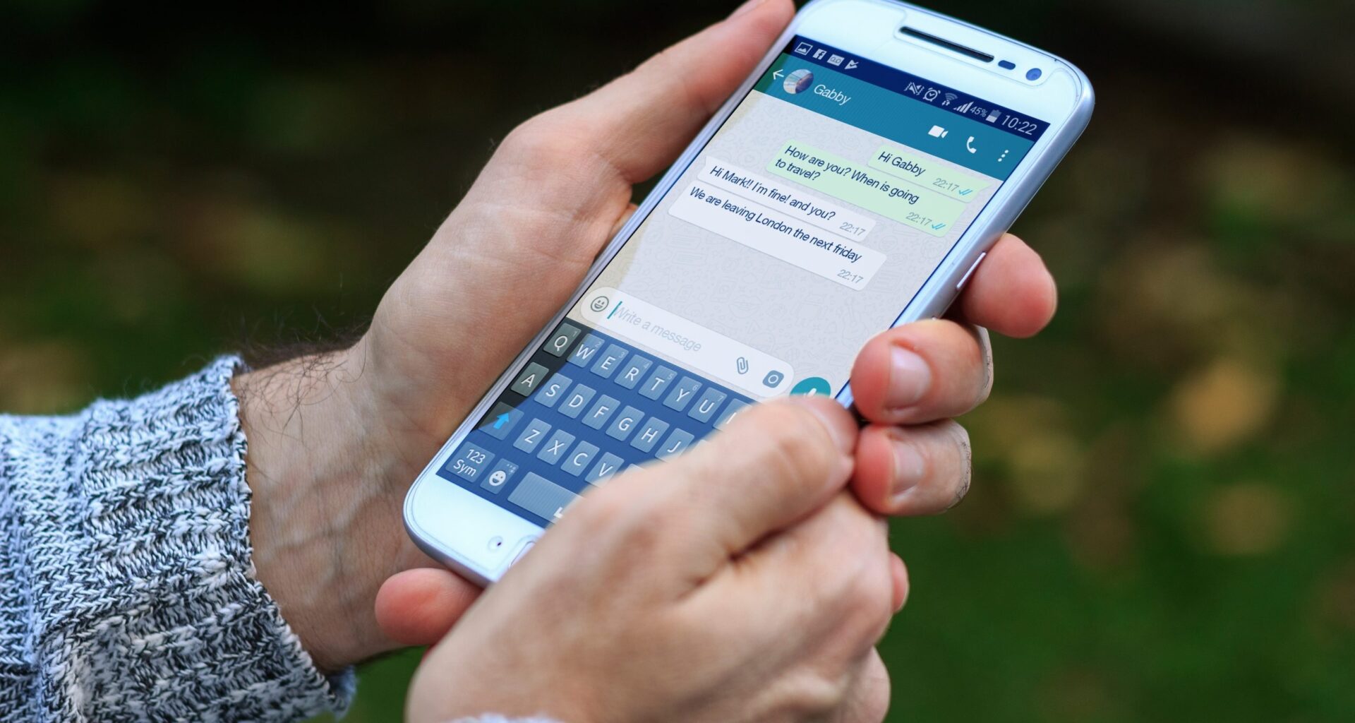 Smartphone e salute mentale: uno studio globale su 100.000 giovani rivela rischi crescenti per chi li possiede prima dei 13 anni. Ecco le quattro azioni urgenti proposte dagli esperti