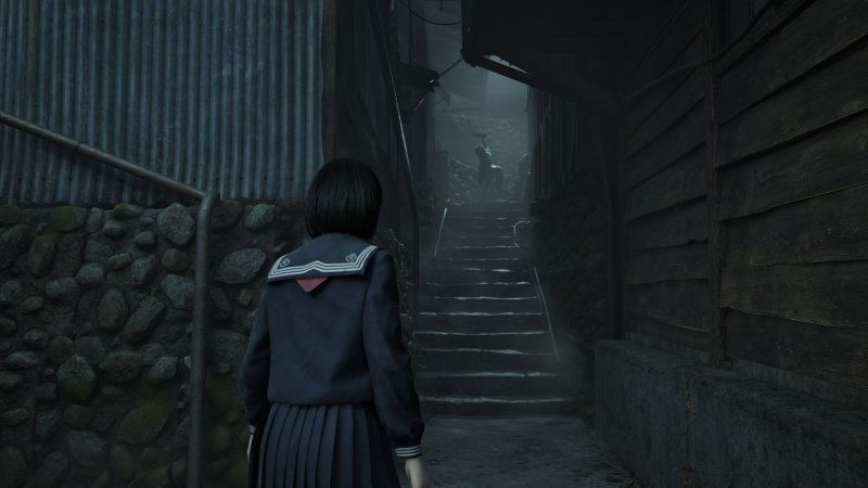 Hinako esplora uno degli scenari di Silent Hill f