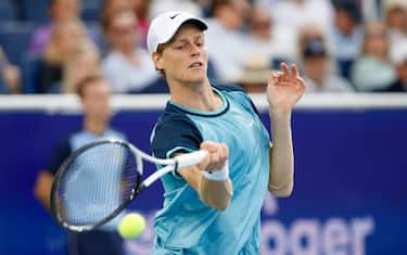CINCINNATI, OH - AUGUST 19: Jannik Sinner of Italy hits a forehand during the final round of the Cincinnati Open on August 19, 2024, at the Lindner Family Tennis Center in Mason, OH. (Photo by Ian Johnson/Icon Sportswire via Getty Images)

