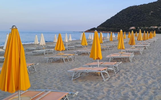 Crisi spiagge, quanto costano all'estero? I prezzi dei lidi, dalla Spagna alla Grecia