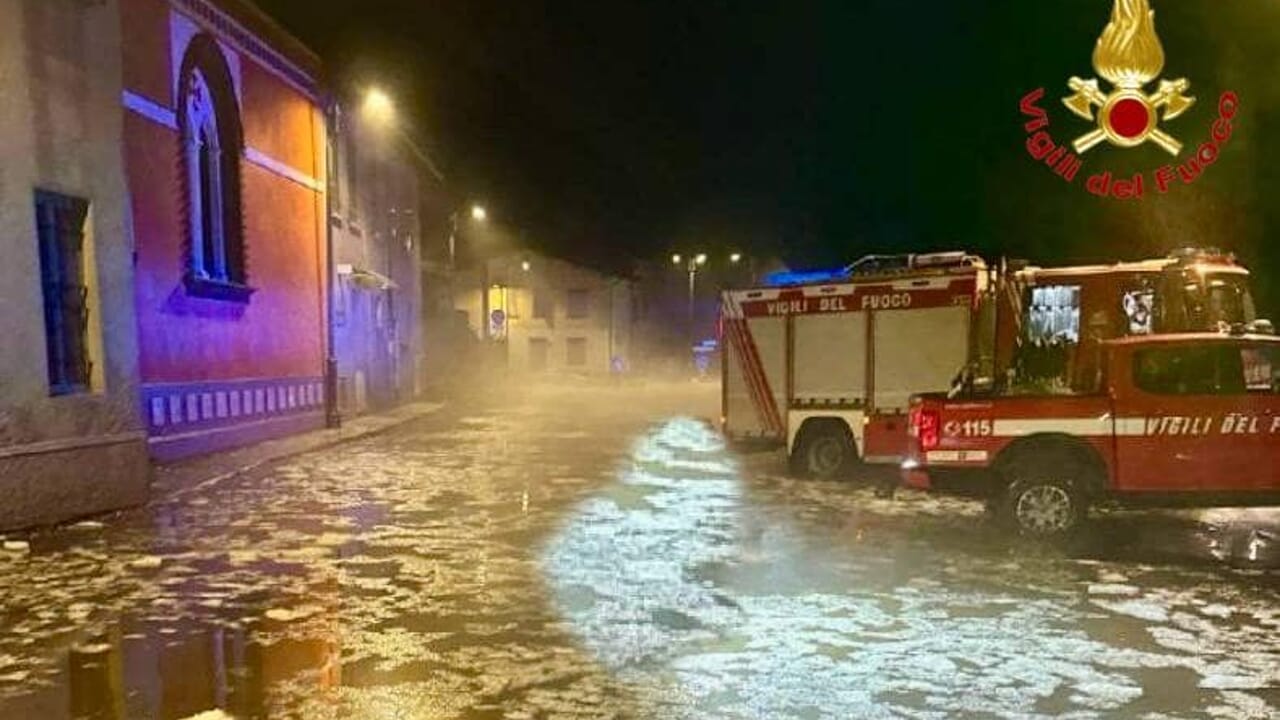 Temporale a Milano e Brianza venerdì 1 agosto e notte sabato 2 agosto, alberi crollati, grandine, previsioni del tempo