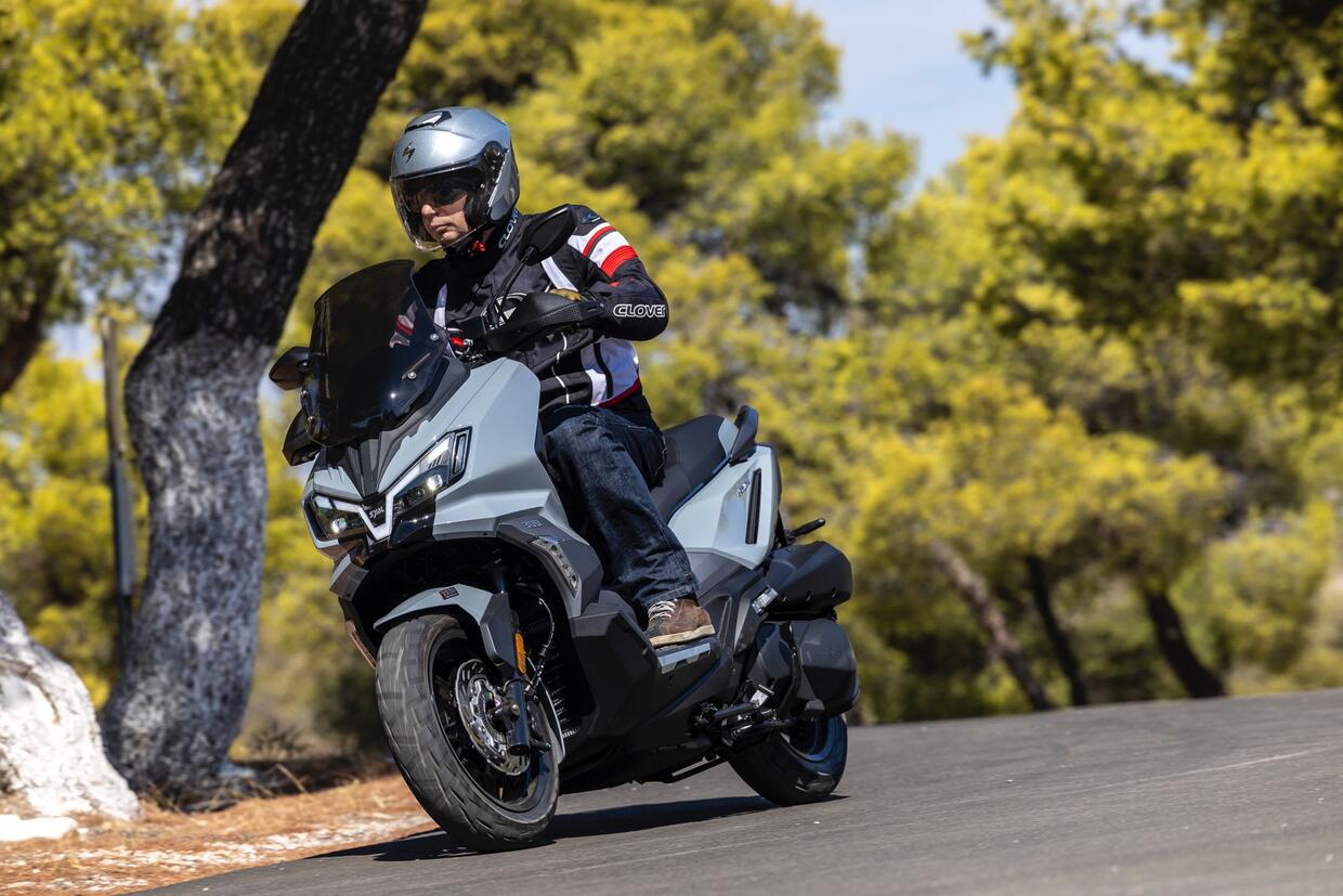 Sym ADX 300 2025 prova e recensione con pregi e difetti, scheda tecnica e velocità