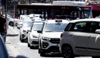 Nuovi taxi a Roma, in 170 non pagano la licenza e dicono addio all'auto bianca