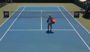 Vince il set ma perde il match per colpa di una doccia: nemmeno il caldo torrido piega le regole Atp - Il Fatto Quotidiano