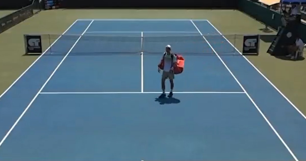 Vince il set ma perde il match per colpa di una doccia: nemmeno il caldo torrido piega le regole Atp - Il Fatto Quotidiano