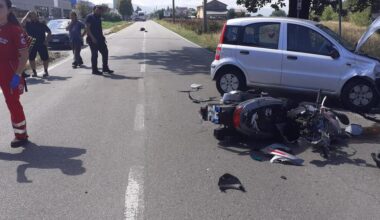Violento schianto auto-moto a Ghiardo di Bibbiano, muore centauro