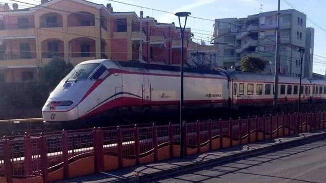 Investita una persona sui binari, treni sospesi sulla linea adriatica in Abruzzo