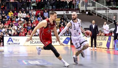 La Pallacanestro Trieste davanti a un pubblico in delirio supera la Bertram Derthona