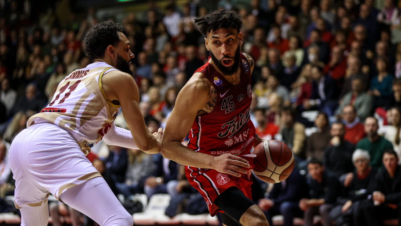 Trieste il derby è amaro, la Reyer Venezia vince nel finale