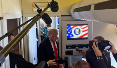 Trump atterrato ad Anchorage. Il presidente Usa: "Voglio un cessate il fuoco già oggi". Zelensky: "Mosca uccide pure nel giorno dei negoziati"