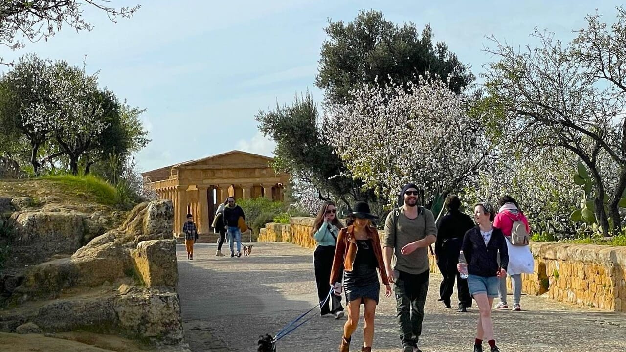 Camminare nella Valle dei Templi fa bene al cuore (soprattutto delle donne): lo dimostra la scienza