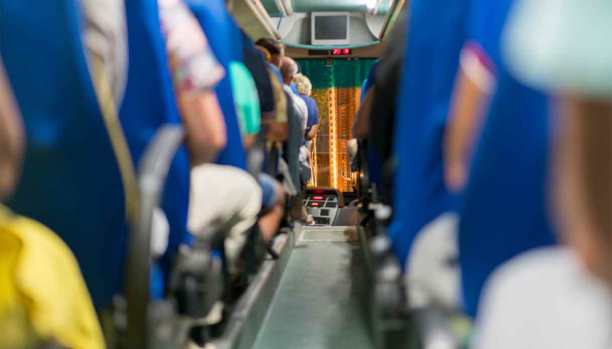 L'autobus, il nuovo modo di viaggiare che sta spopolando tra i giovani