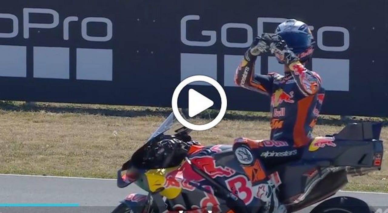 GP Ungheria: Acosta, baci e cuoricini per il cameramen dopo il 2° posto [VIDEO]