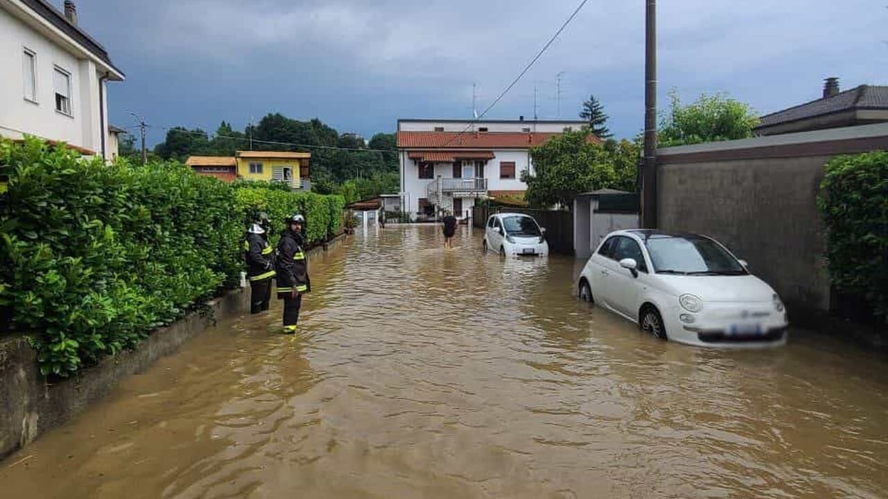 strade allagate e traffico in tilt