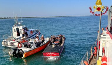Catamarano alla deriva, scatta l'allarme. Salvati 4 passeggeri: trovato morto il comandante