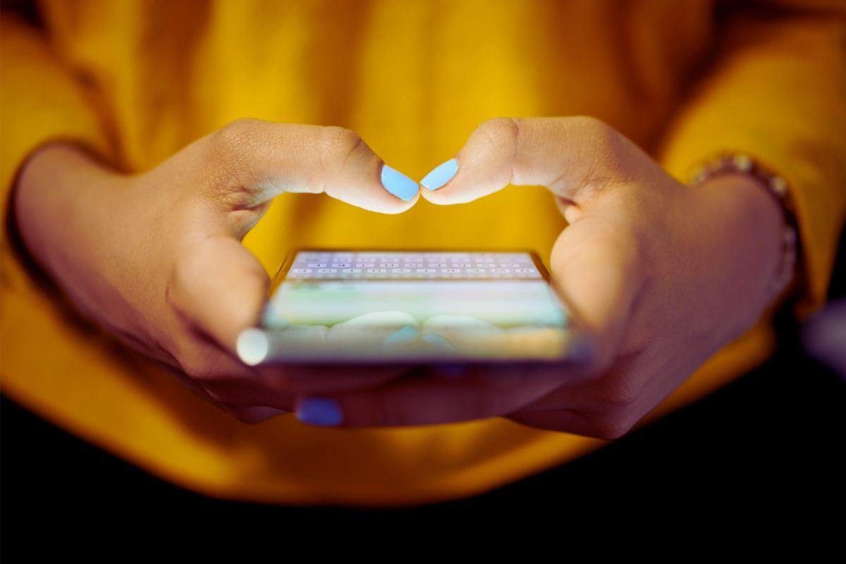 WhatsApp, allarme immagini infette