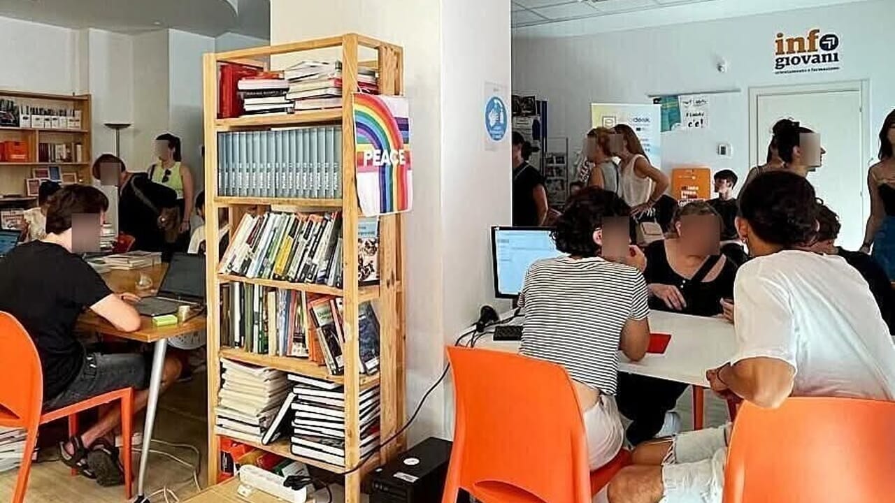 Libri scolastici, il mercatino dell'usato presso lo spazio Happen di via Canaletto