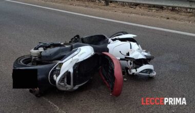 Dopo l’urto con l’auto, sbalzato nei campi oltre il guardrail: perde la vita a soli 23 anni