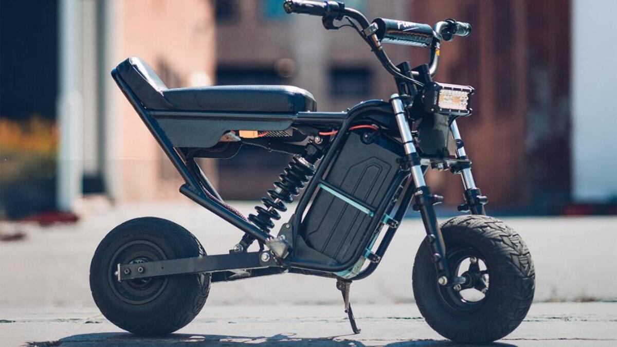 Un pulsante per impennare: ecco la pit bike elettrica mini Wheelie Fun - News