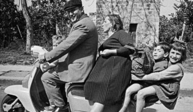 Vitali e pieni di contrasti come gli italiani negli scatti di Bruno Barbey - La Stampa