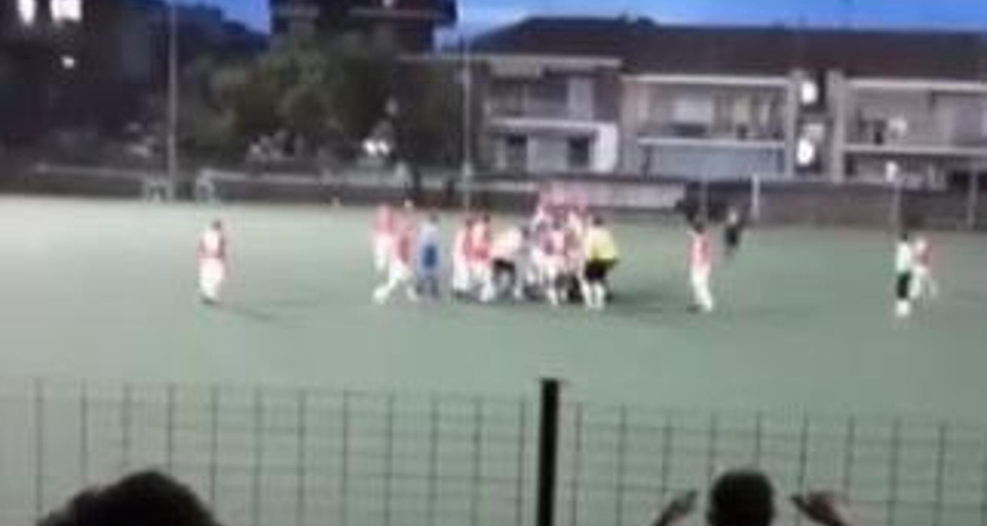 Indagato il papà che ha aggredito il giovane portiere a Collegno. L’avvocato: “Solo uno schiaffo” - La Stampa