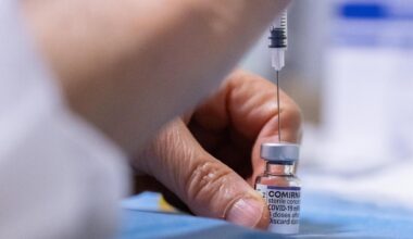 Covid, crescono i contagi. I medici: “L’immunità della popolazione si è ridotta”