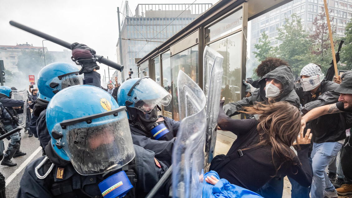 Violenza al corteo per Gaza a Milano, tre arresti. Misure anche per due minorenni - Notizie