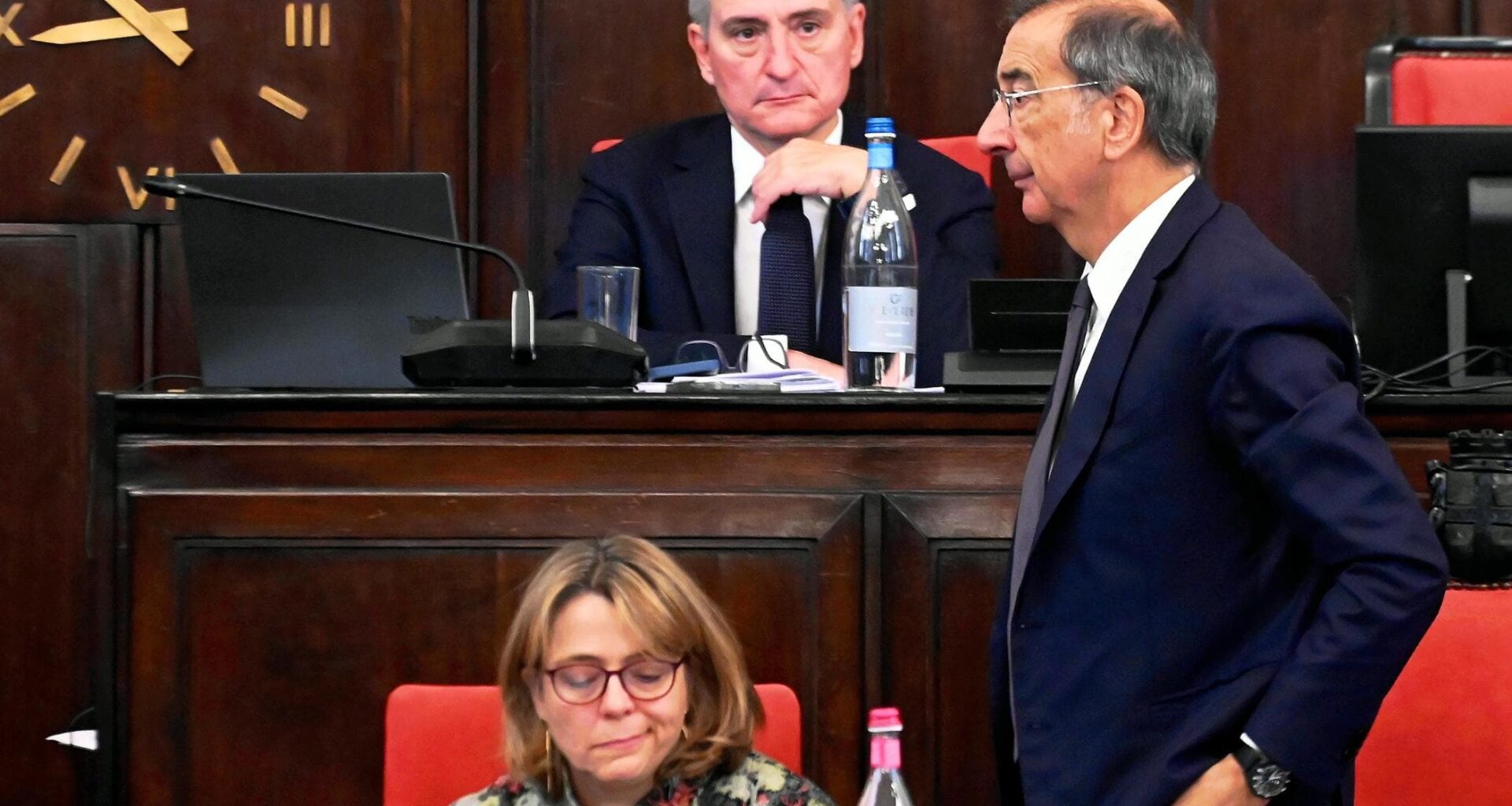 Approvata tra le polemiche la vendita di San Siro a Inter e Milan. Forza Italia decisiva per la maggioranza d… - la Repubblica