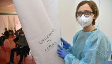 Ritorna il Covid-19: tre ricoveri al Parini, in arrivo altre 5.700 dosi di vaccino Pfizer
