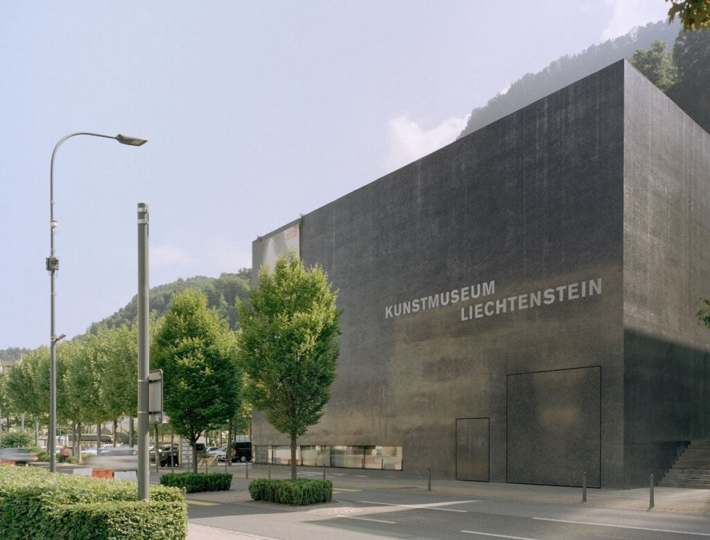 1 kunstmuseum liechtenstein vaduz foto barbara buehler 1200x913 1 Lavorare nell’arte: opportunità da Kunstmuseum Liechtenstein, Milano Cortina 2026, Sosta Palmizi