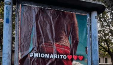 Torino tappezzata con le foto degli utenti dei siti sessisti