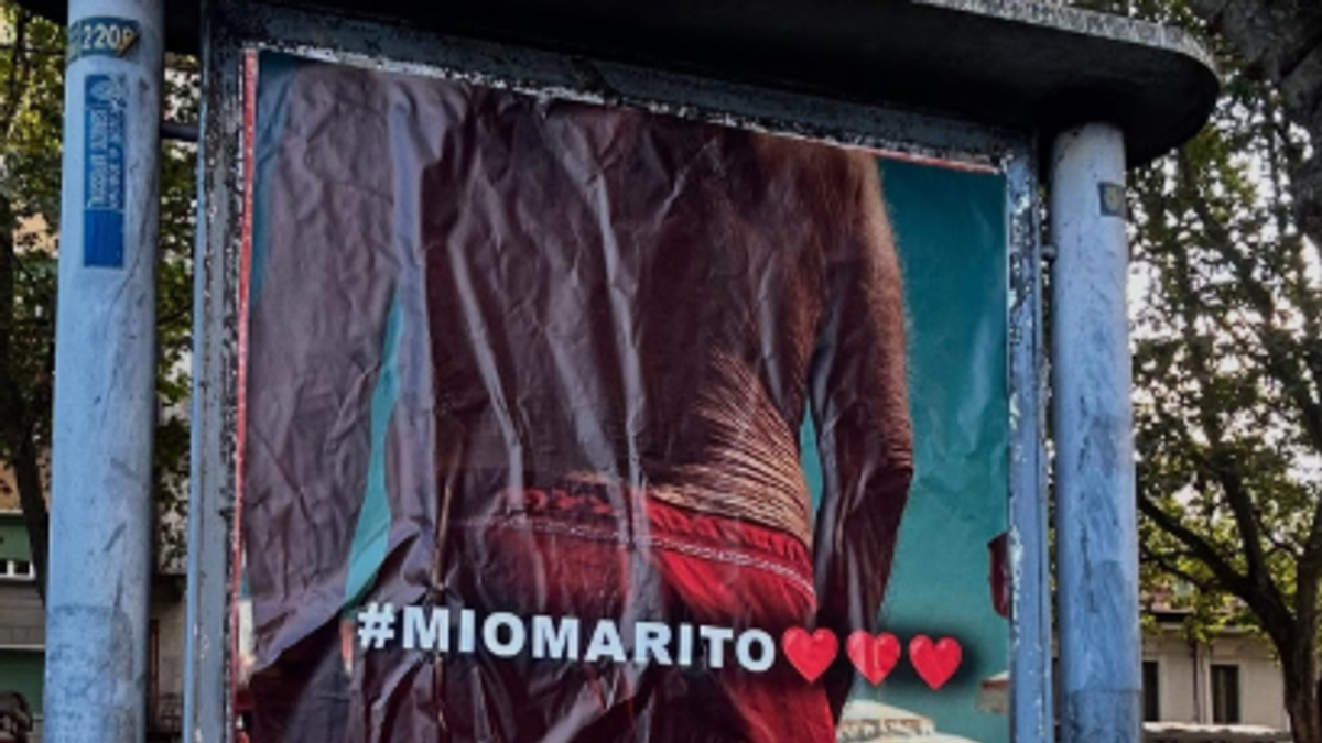 Torino tappezzata con le foto degli utenti dei siti sessisti