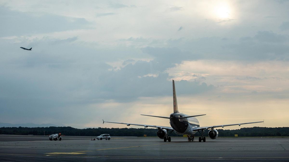 Usa, atterraggio di emergenza in mare: pilota salvato in 30 secondi al largo di Oak Island