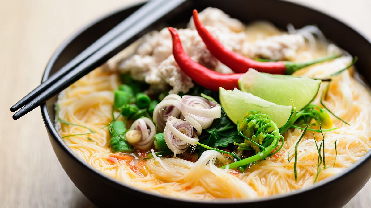 Cina, fecero pipì nella zuppa: due 17enni condannati a un maxi risarcimento - Tgcom24