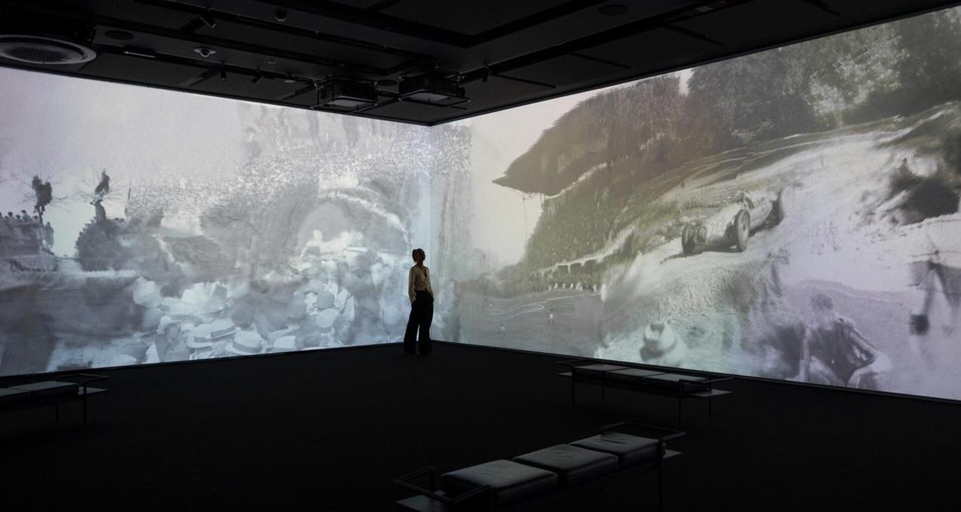 Immersi nelle immagini rielaborate dalla Ai, l’ultima frontiera dell’artista visivo Kessels, - La Stampa