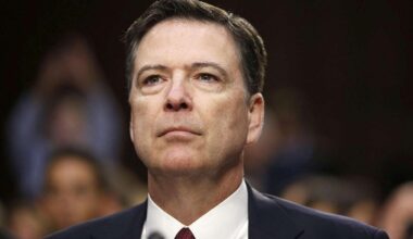 James Comey, ex capo dell'Fbi (e rivale di Trump), è stato incriminato