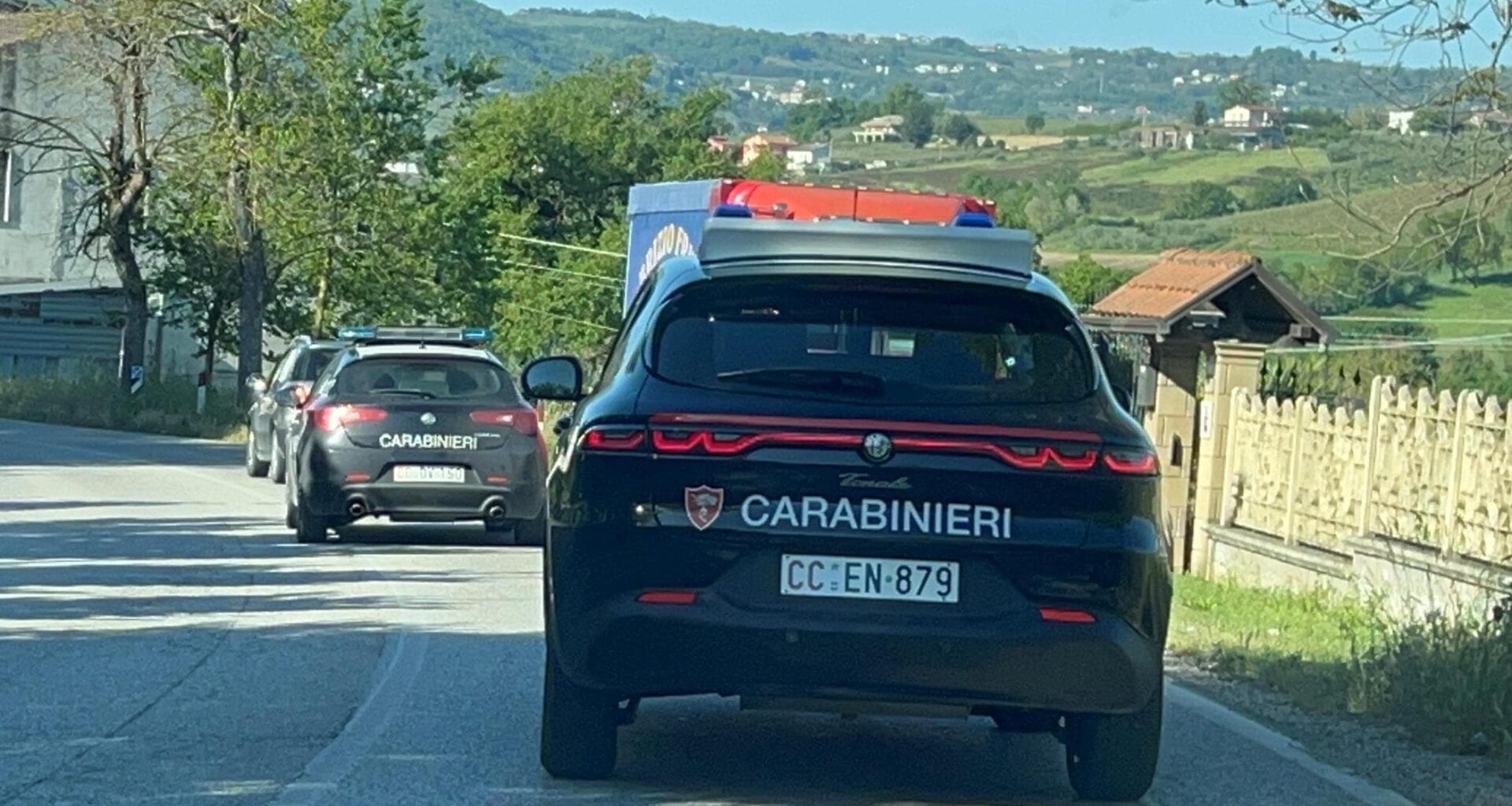 Uccide la moglie a colpi di pietra in strada e scappa: ricerche in corso nel Beneventano - la Repubblica