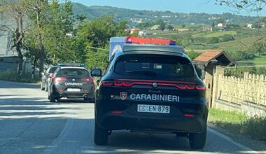 Uccide la moglie a colpi di pietra in strada e scappa: ricerche in corso nel Beneventano - la Repubblica