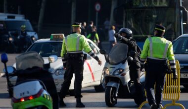 La Vuelta fermata dai manifestanti pro Palestina a Madrid: tappa annullata, vittoria a Vingegaard