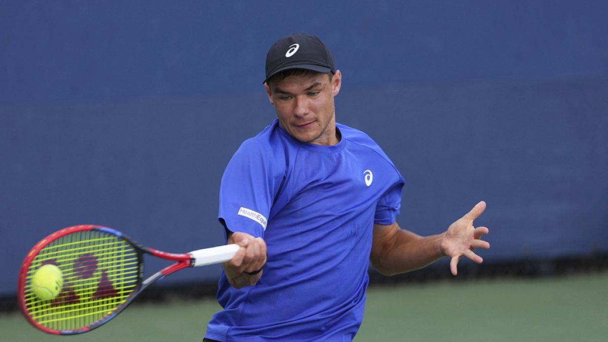 Il tennista polacco e il cappellino di cui tutti parlano: cosa è successo agli US Open
