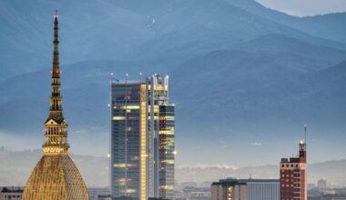 Warren Buffett punta sulle case di lusso a Torino, la holding immobiliare del tycoon sbarca in città