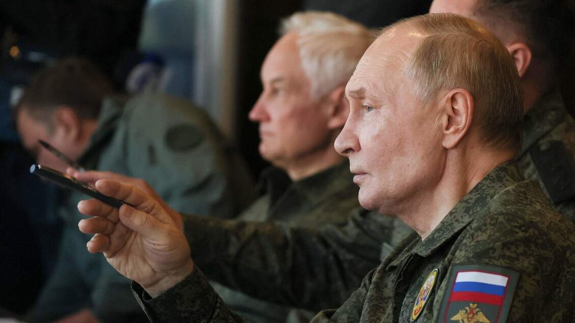 Putin in divisa alle esercitazioni russe-bielorusse - Notizie