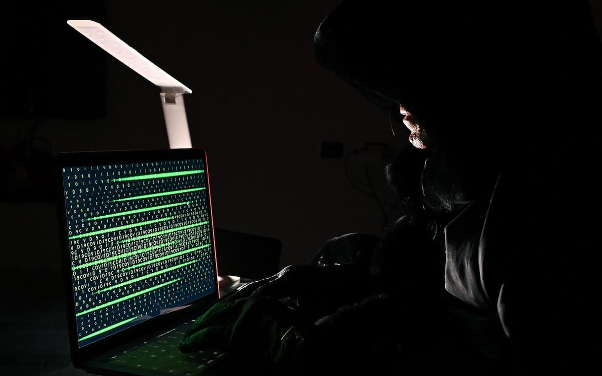 Attacco informatico contro diversi aeroporti europei: ritardi e cancellazioni