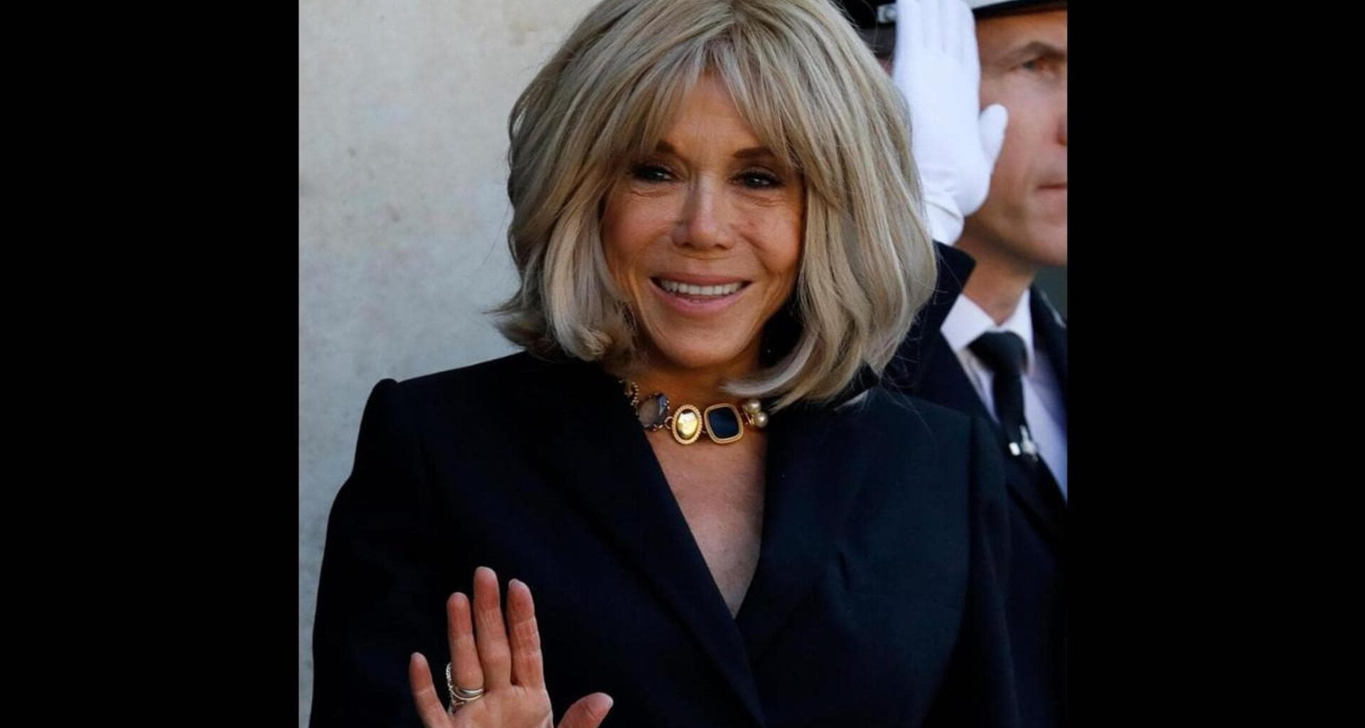 Brigitte Macron presenterà le prove che è nata donna