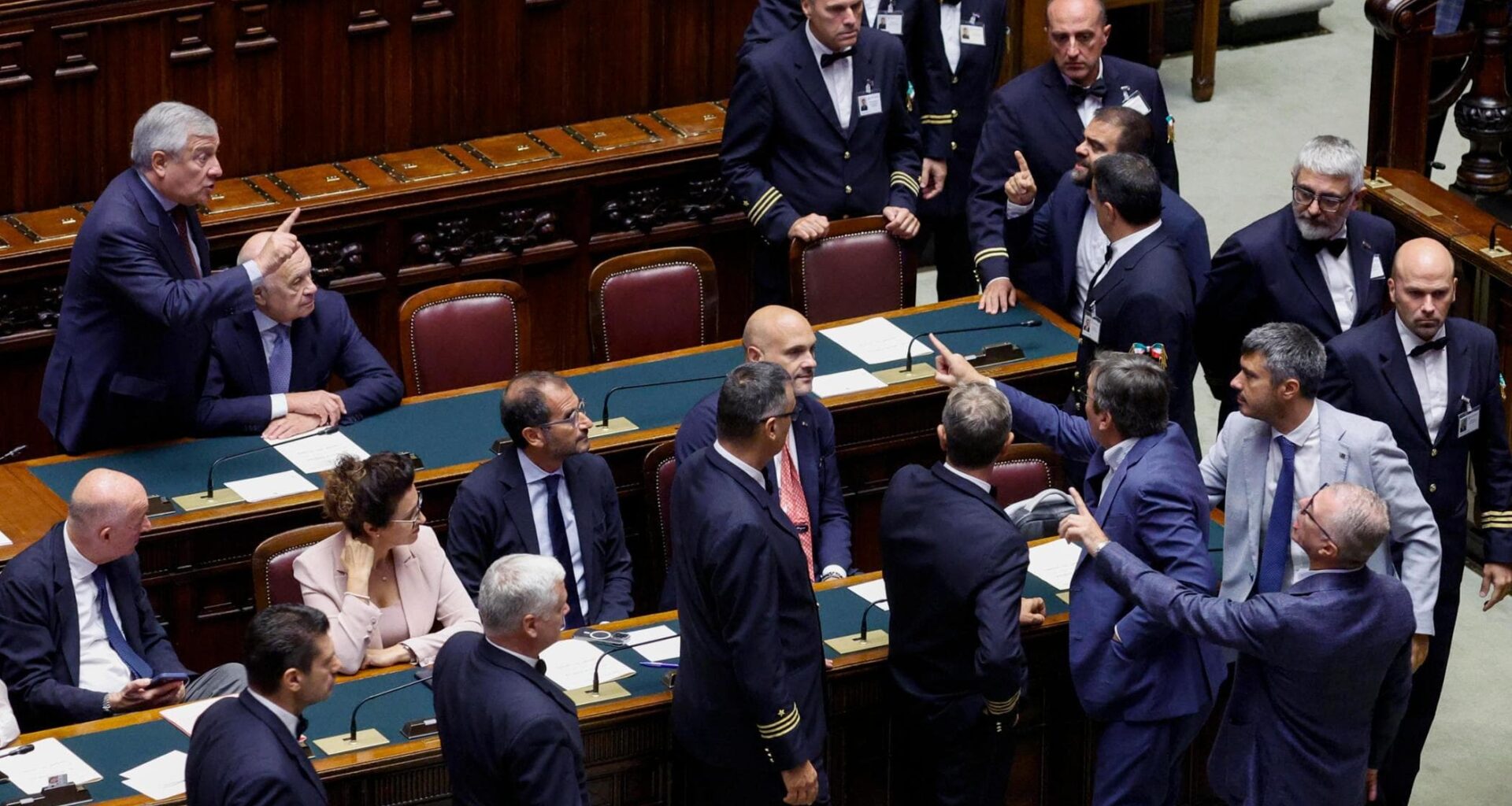 Camera, ok alla separazione delle carriere: ora passa al Senato. Bagarre in aula dopo il voto - la Repubblica