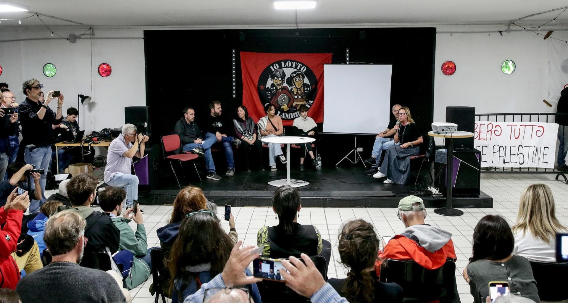 Zerocalcare e Cucchi sugli scontri a Milano: “Colpa della gestione dell’ordine pubblico” - la Repubblica