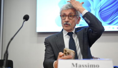 D'Alema in Cina? “Parabola triste”. Viaggio tra gli ex dalemiani