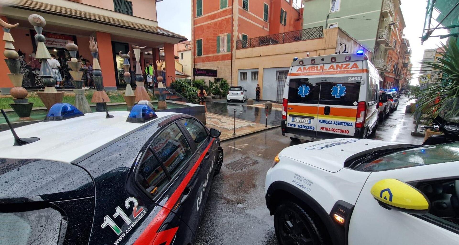 Loano, tragedia sul lavoro: operai precipitano dall’impalcatura di un caseggiato, uno è morto