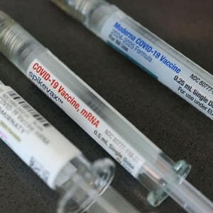 Kennedy e il nuovo corso sui vaccini, lo scienziato Paul Offit: “Momento pericoloso in America”