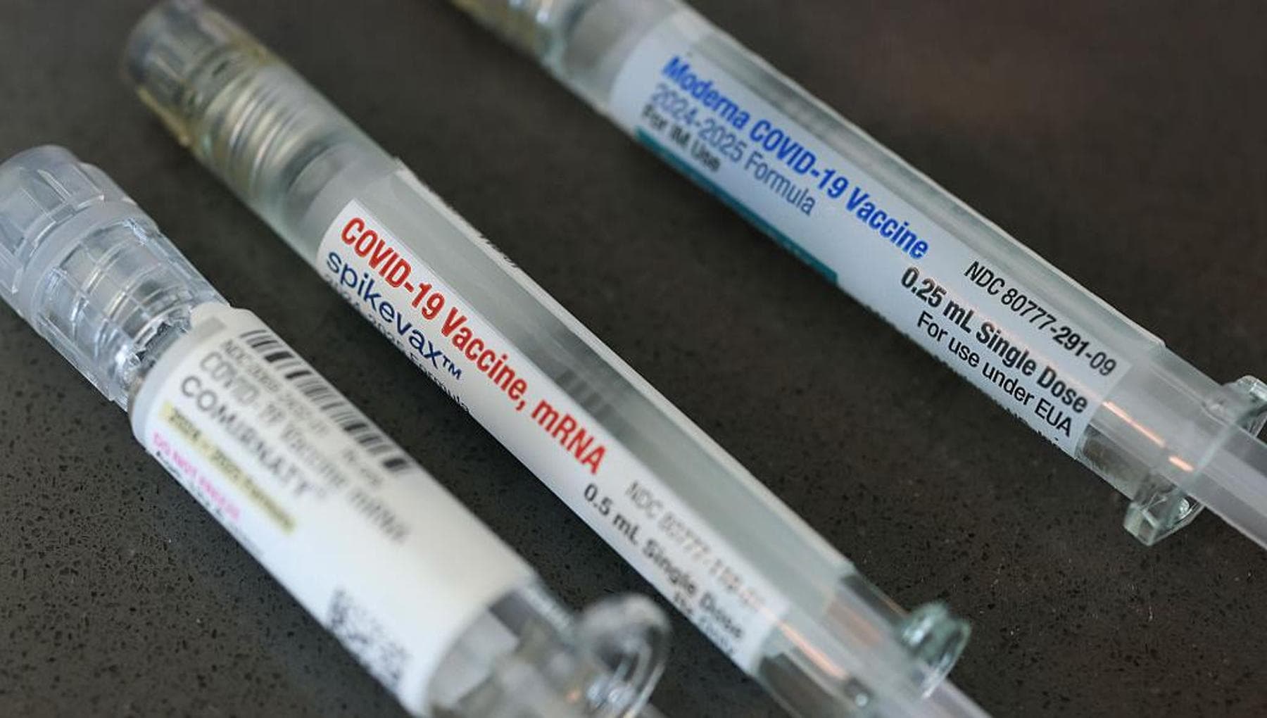 Kennedy e il nuovo corso sui vaccini, lo scienziato Paul Offit: “Momento pericoloso in America”